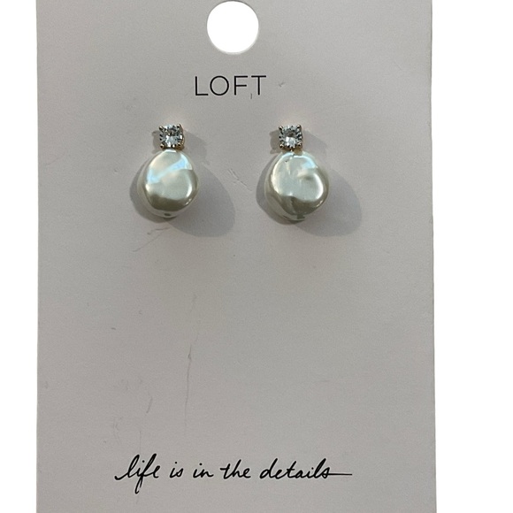 NWT Loft Pearlized Sparkle Earrings in Fresh Pearl - Picture 3 of 3